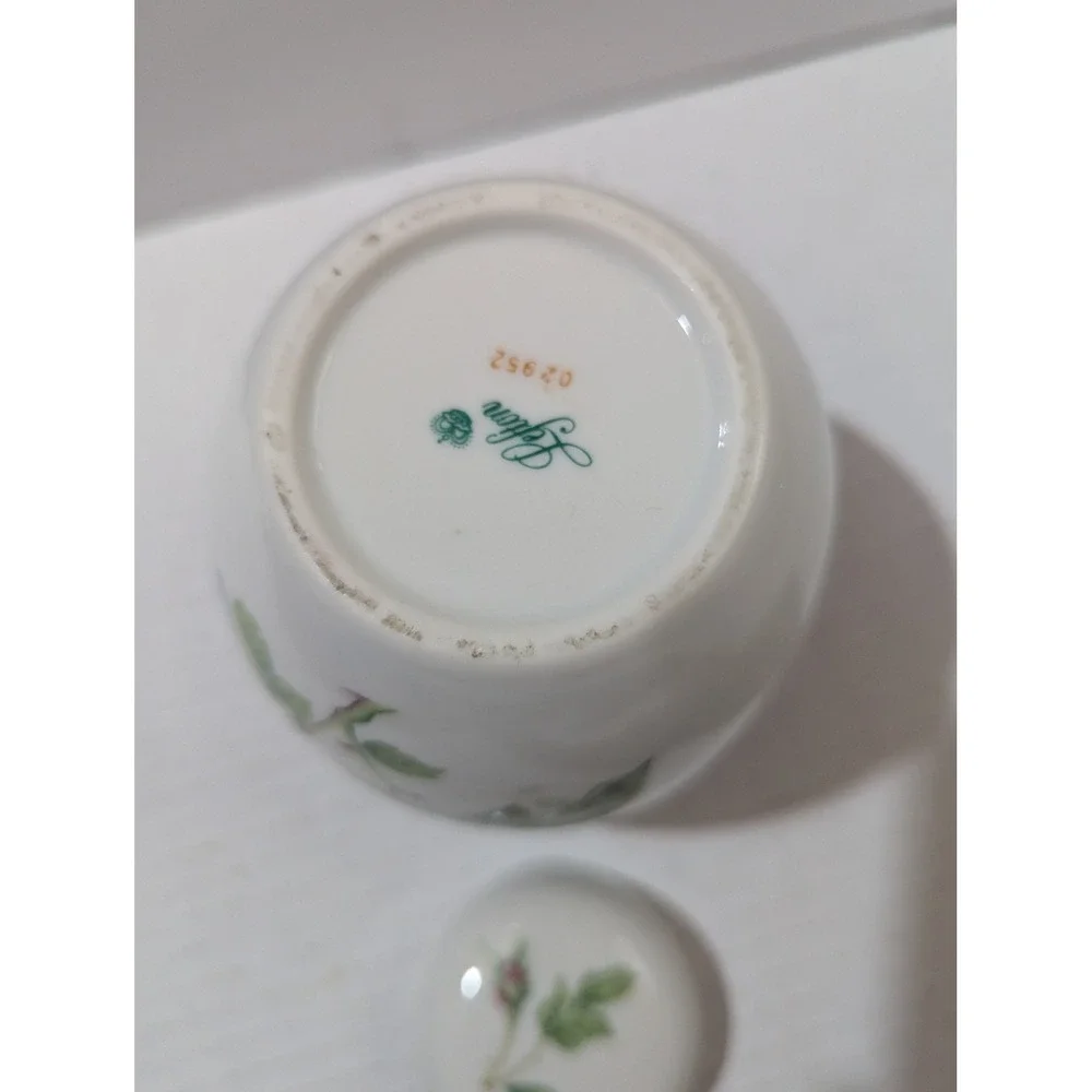 Lefton Bluebird Porcelain Ginger Jar with Lid 02952 White Floral Bird 4.5 Inch‎